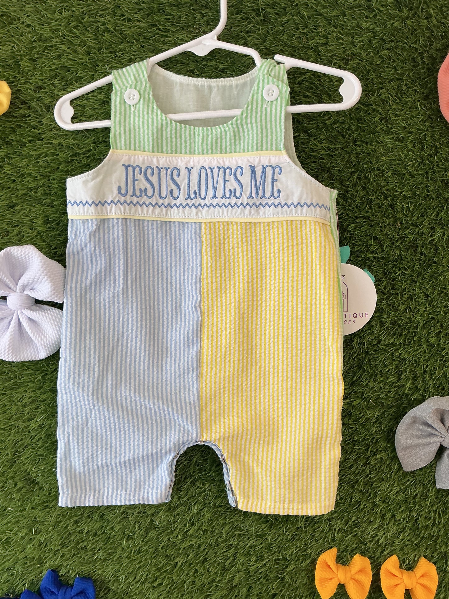 Jesus loves me